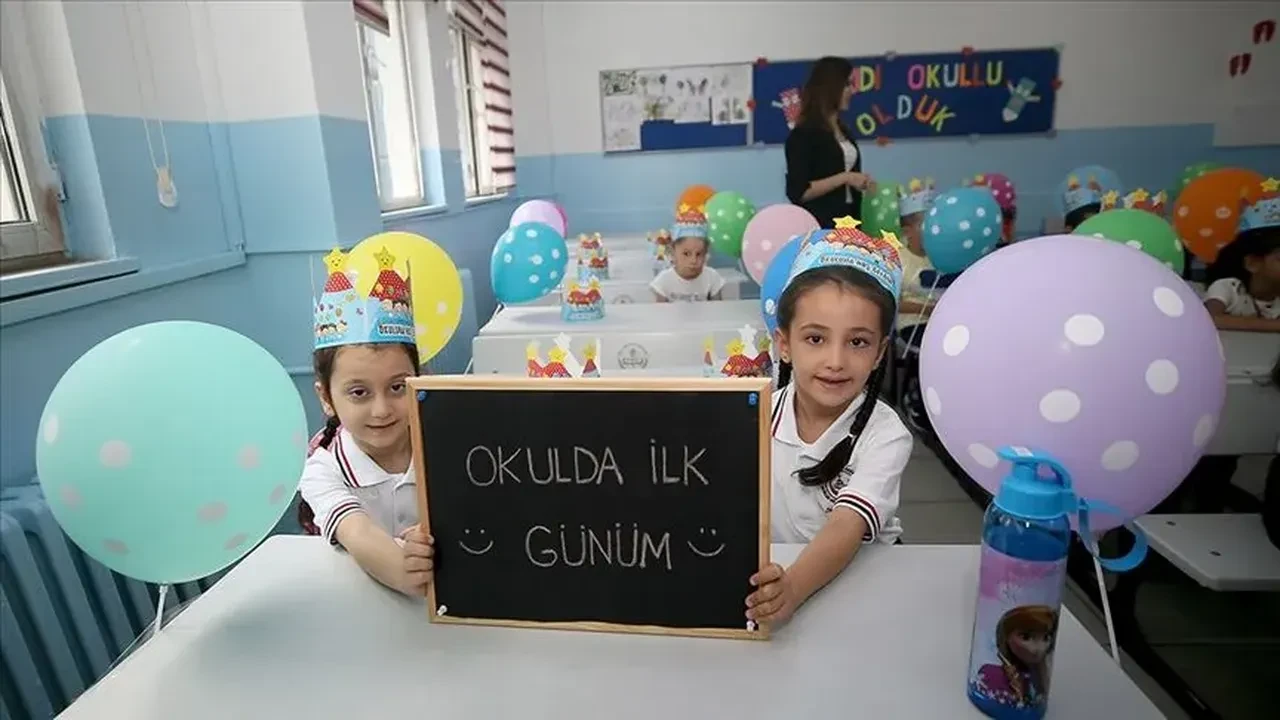 1. sınıflar ne zaman okula başlayacak? 2026-2027 uyum haftası tarihi belli oldu mu?
