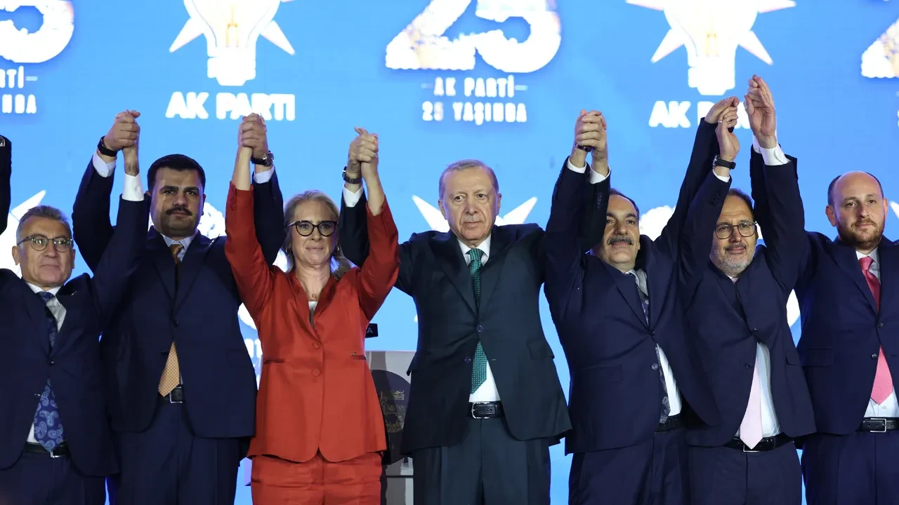 AK Parti'ye yeni katılımlar sürecek! Sinan Burhan Ankara'dan 3 belediyenin daha adını vererek duyurdu