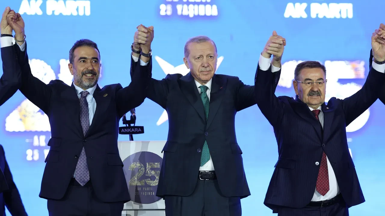 AK Parti'ye yeni katılımlar sürecek! Sinan Burhan Ankara'dan 3 belediyenin adını vererek duyurdu
