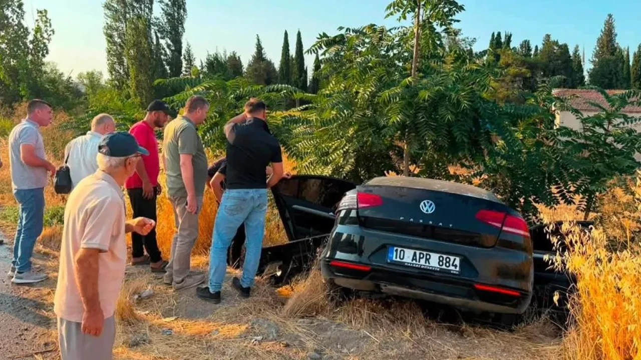 Balıkesir'de yangın söndürmeye giden orman aracı otomobille çarpıştı: 1 ölü