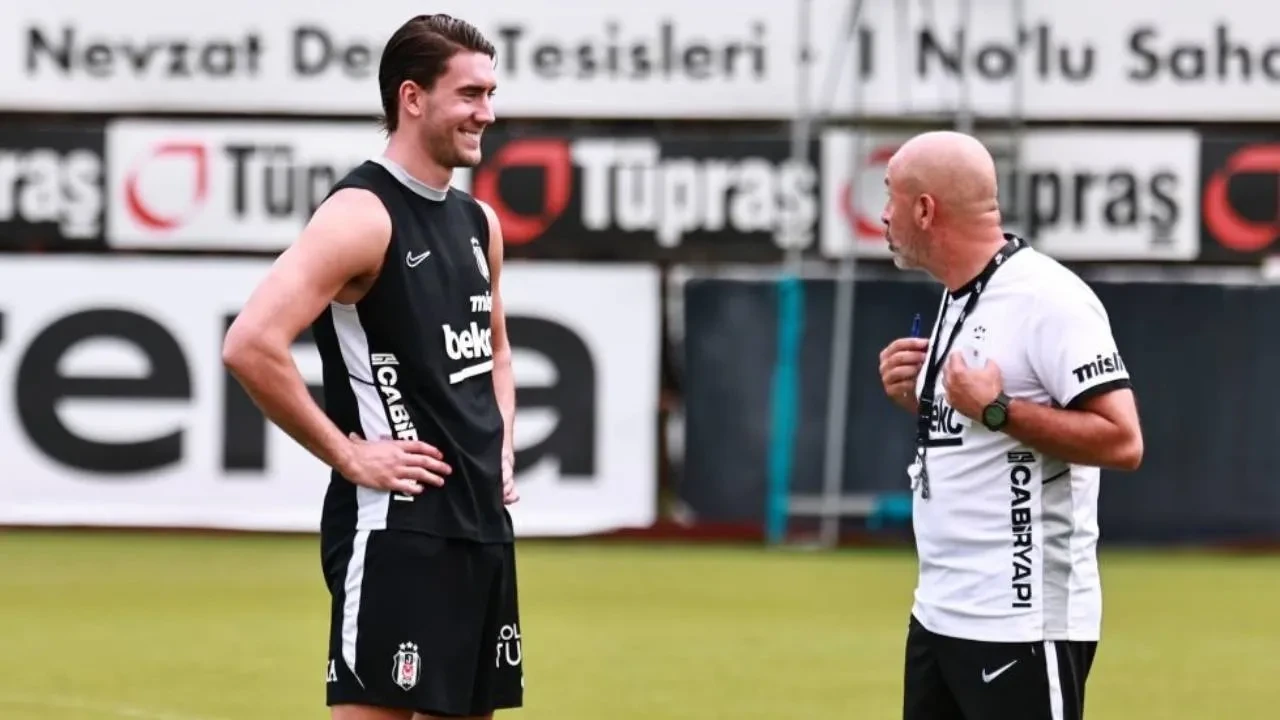 Beşiktaş'ın yeni transferi Vlahovic, hedefini açıkladı! "Umarım çok gol atarım ve şampiyonluklar kazanırız"