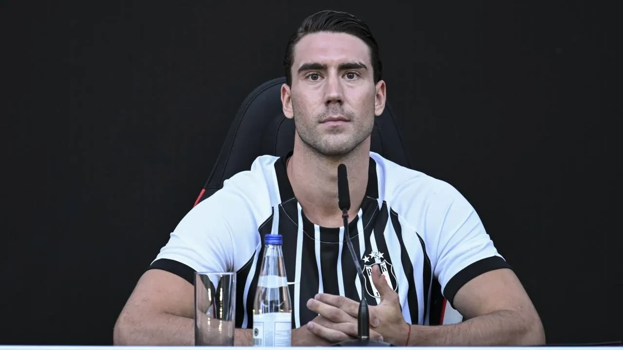 Beşiktaş'ın yeni transferi Vlahovic, hedefini açıkladı! "Umarım çok gol atarım ve şampiyonluklar kazanırız"