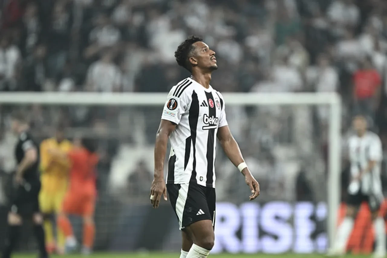 Beşiktaş'ta beklenen ayrılık gerçekleşti! Yıldız isim İtalya yolcusu: İşte yeni adresi