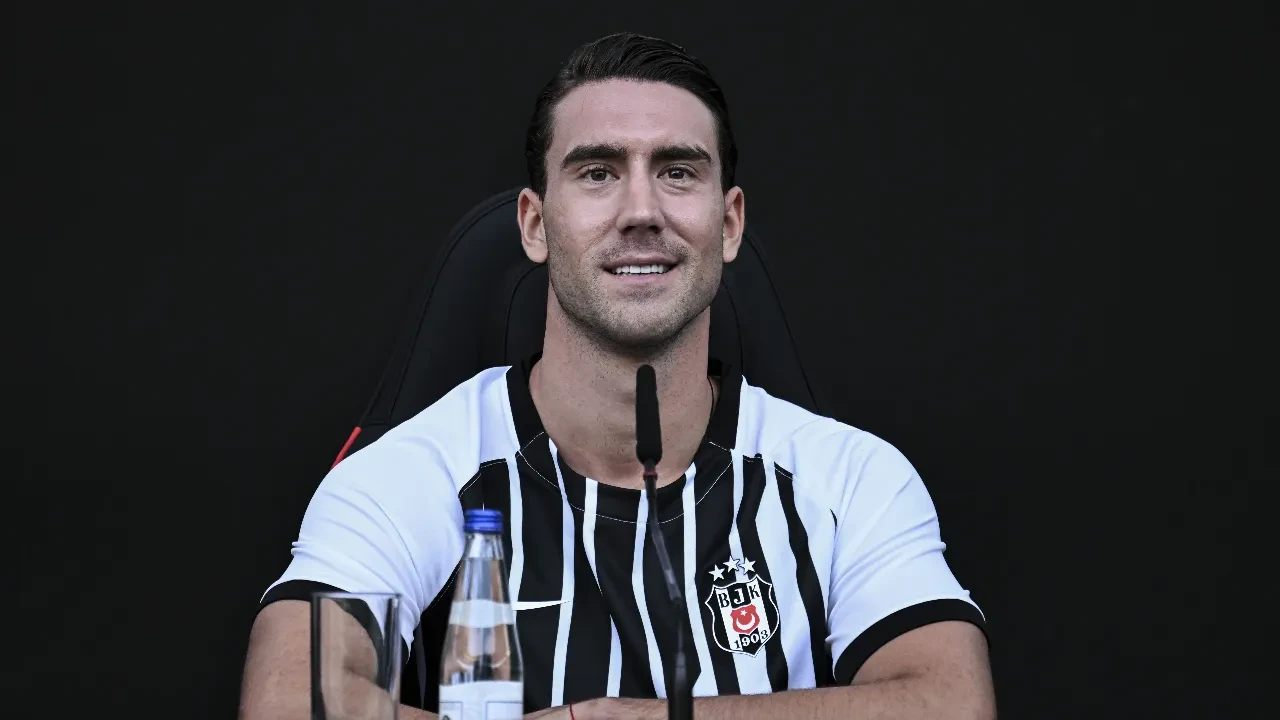 Beşiktaş'ta Vlahovic için imza töreni düzenlendi! Sırp golcüden açıklama: 