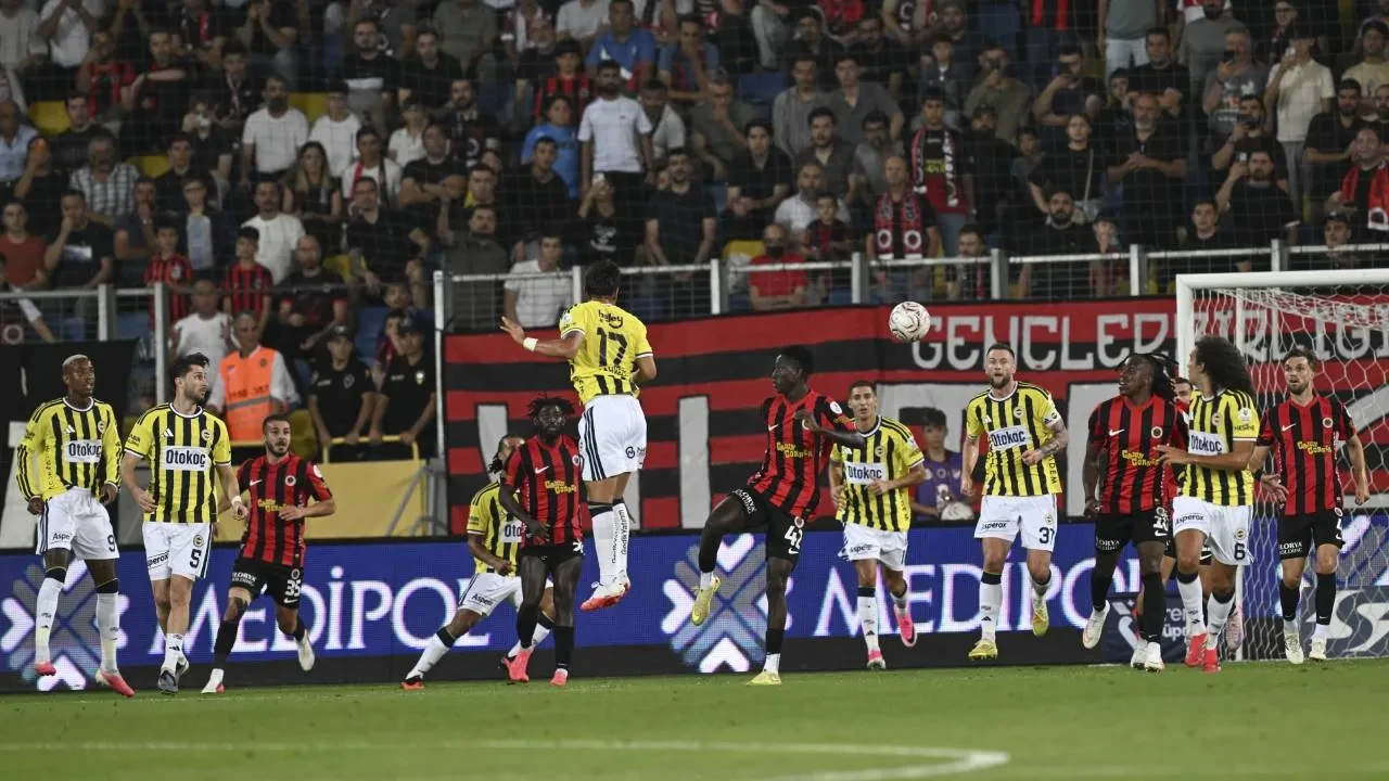 Fenerbahçe, Gençlerbirliği'ne kaybetti! Sarı-lacivertliler, lige mağlubiyetle başladı