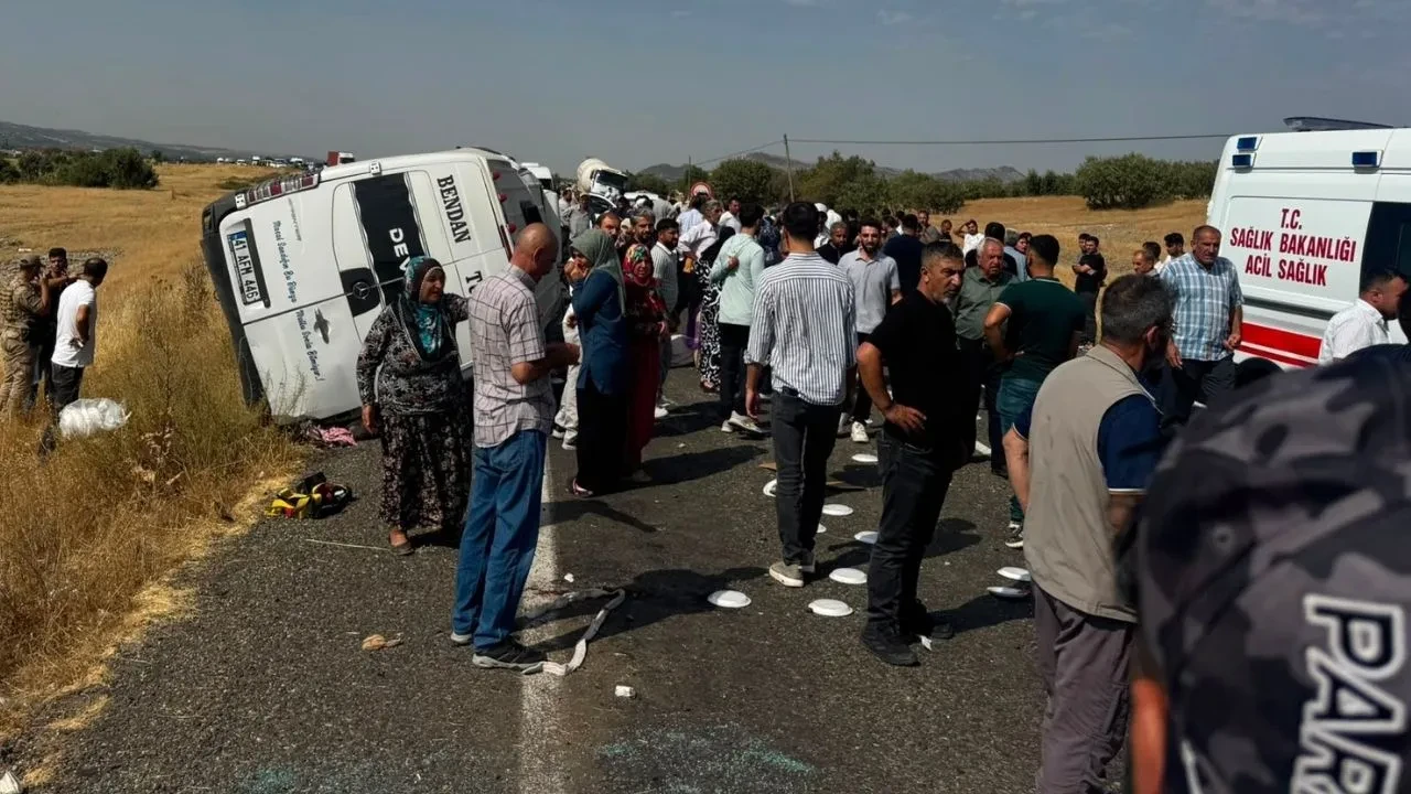 Diyarbakır’da korkunç kaza! Düğün alışverişinden dönüyorlardı: 7 ölü, 9 yaralı