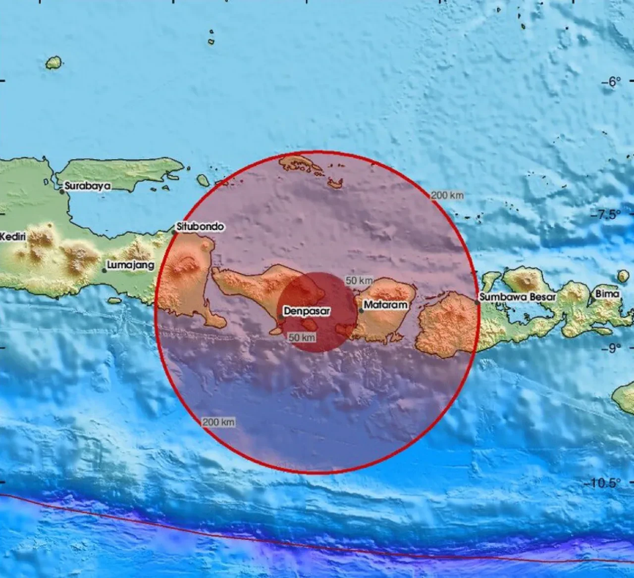 Endonezya'da 7,7 büyüklüğünde deprem! Tsunami uyarısı yapıldı