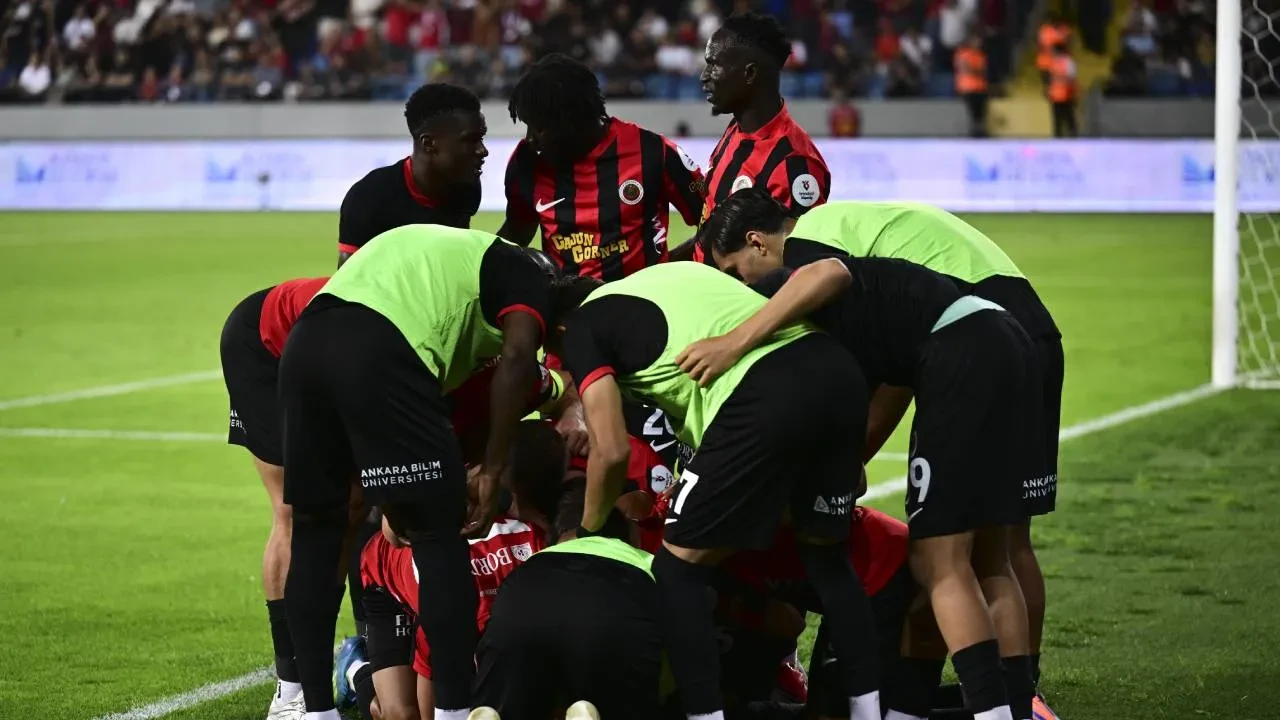Fenerbahçe, Gençlerbirliği'ne kaybetti! Sarı-lacivertliler, lige mağlubiyetle başladı