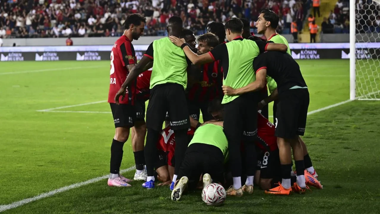 Fenerbahçe, Gençlerbirliği'ne kaybetti! Sarı-lacivertliler, lige mağlubiyetle başladı