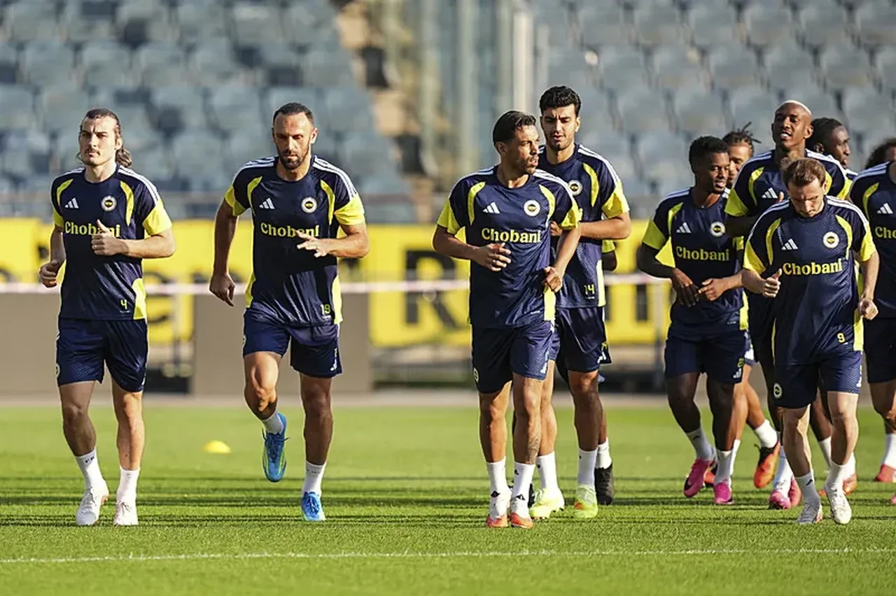 Fenerbahçe'de ayrılık rüzgarı esiyor! Yıldız isme İngiltere'den rekor bonservis teklifi