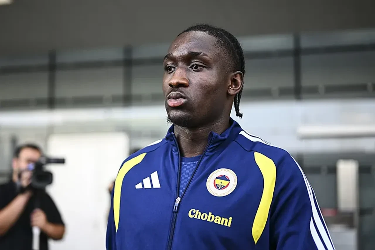 Fenerbahçe'de ayrılık rüzgarı esiyor! Yıldız isme İngiltere'den rekor bonservis teklifi
