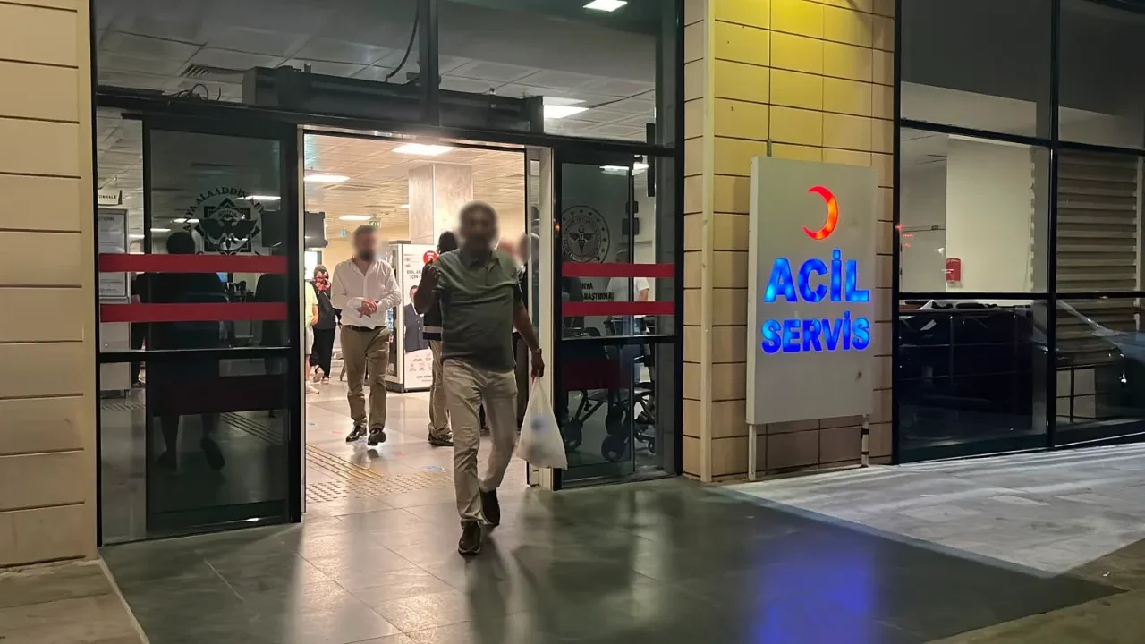 Gazetecilere su şişeli saldırı! Vize vurguncularından pişkin sözler: O anlar kamerada 