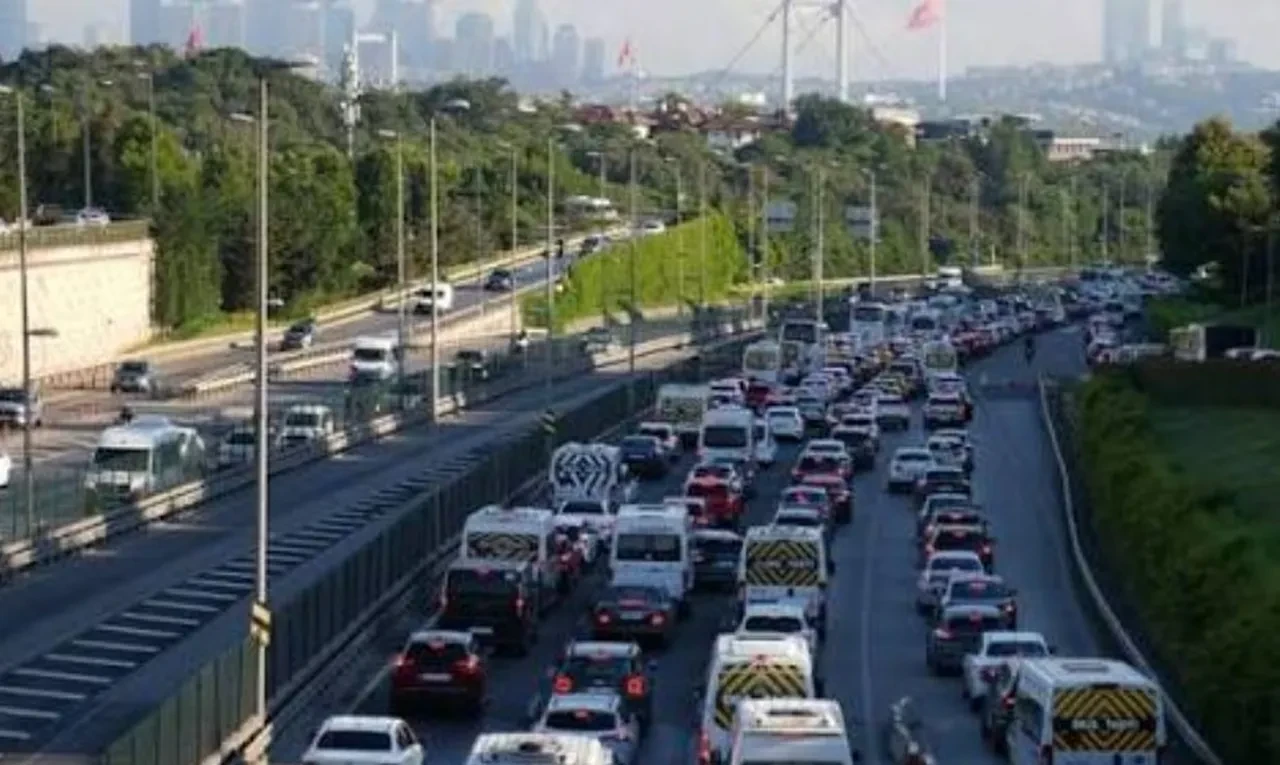 İstanbul'da bu yollar trafiğe kapalı olacak: Sürücülere pazar günü için uyarı