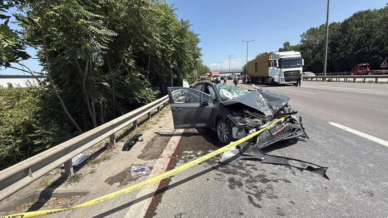 Katliam gibi kaza! Otomobilin tavanı koptu: Uzman onbaşı hayatını kaybetti