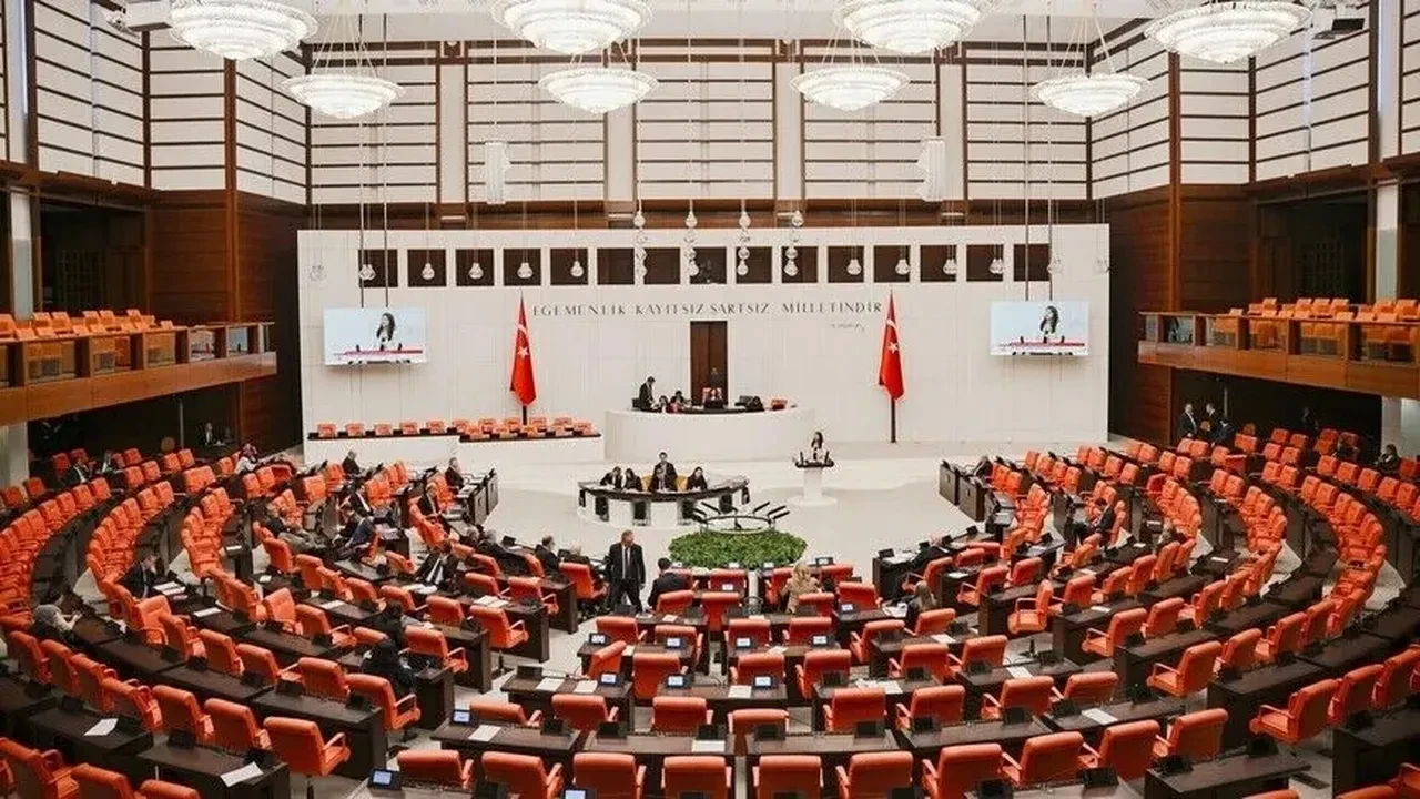 Mustafa Bilici'nin istifası sonrası Mecliste grubu dağılan Yeni Yol Partisine CHP'den takviye! Ali Fazıl Kasap partisinden istifa etti