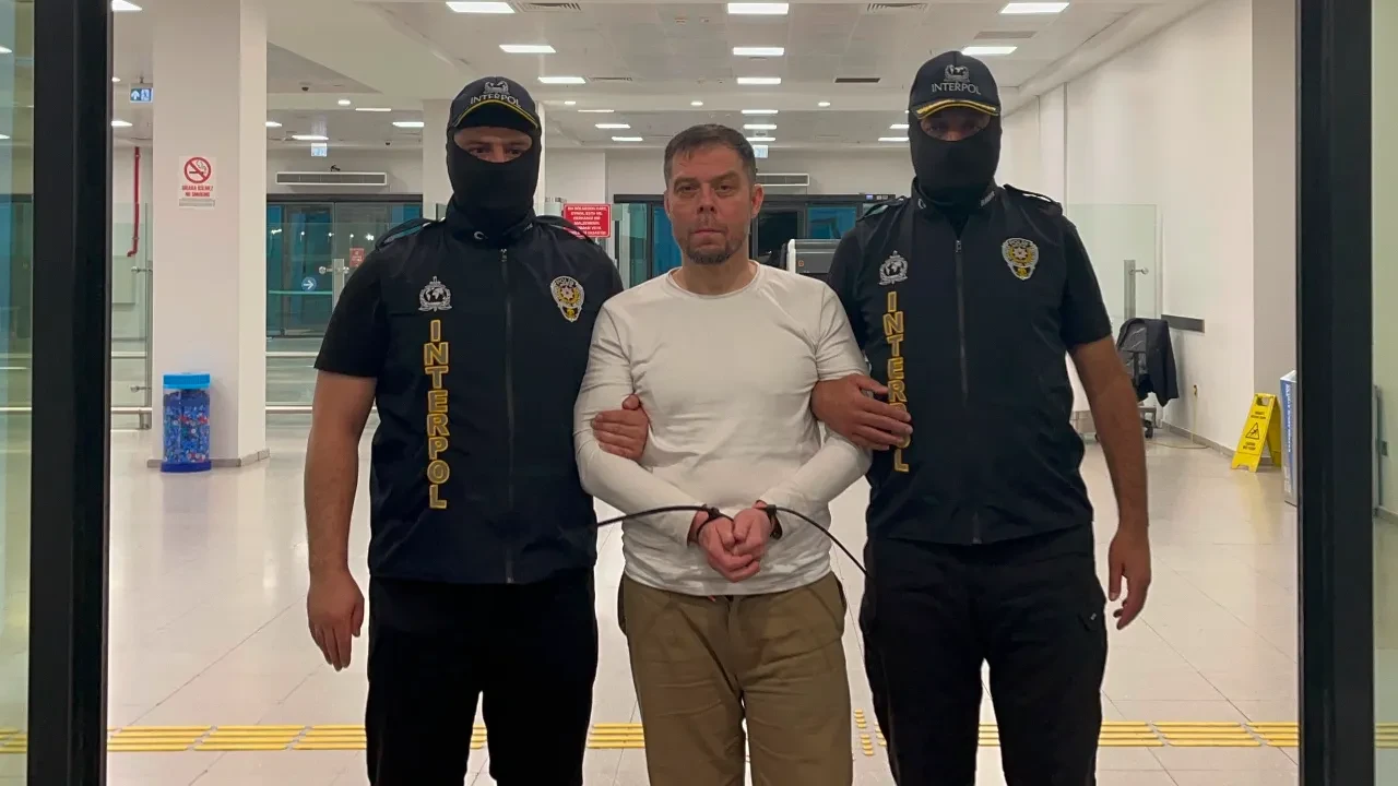 Organize suç örgütü elebaşı Serkan Kurtuluş Türkiye’ye getirildi