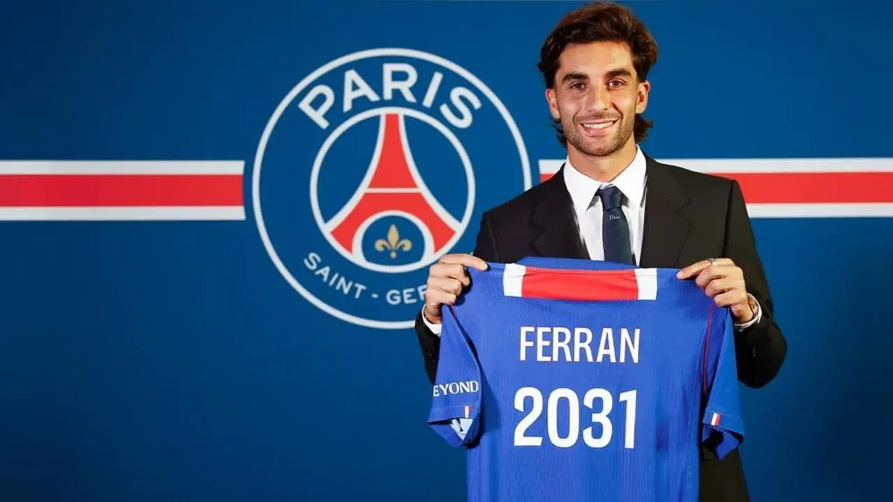 PSG, Ferran Torres’i kadrosuna kattı
