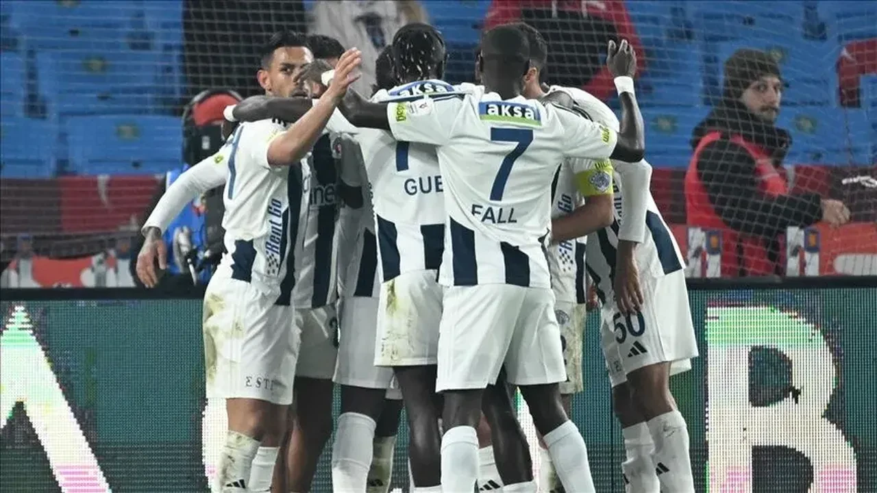 Trabzonspor sezonu İstanbul'da açıyor! Fatih Tekke'den Salah kararı: İşte Kasımpaşa maçı muhtemel 11'i