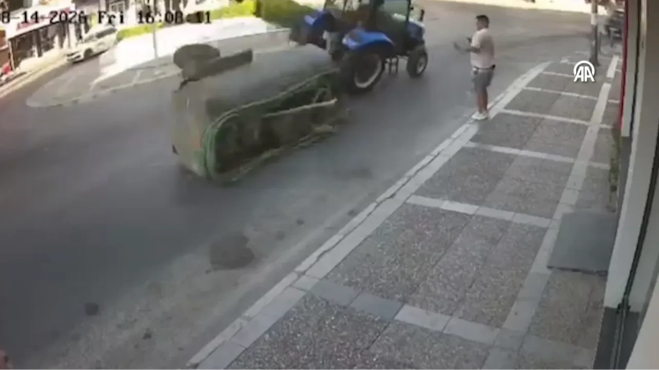 Traktörden ayrılan su tankeri dehşet saçtı: Yol kenarındaki vatandaş ölümden kıl payı kurtuldu