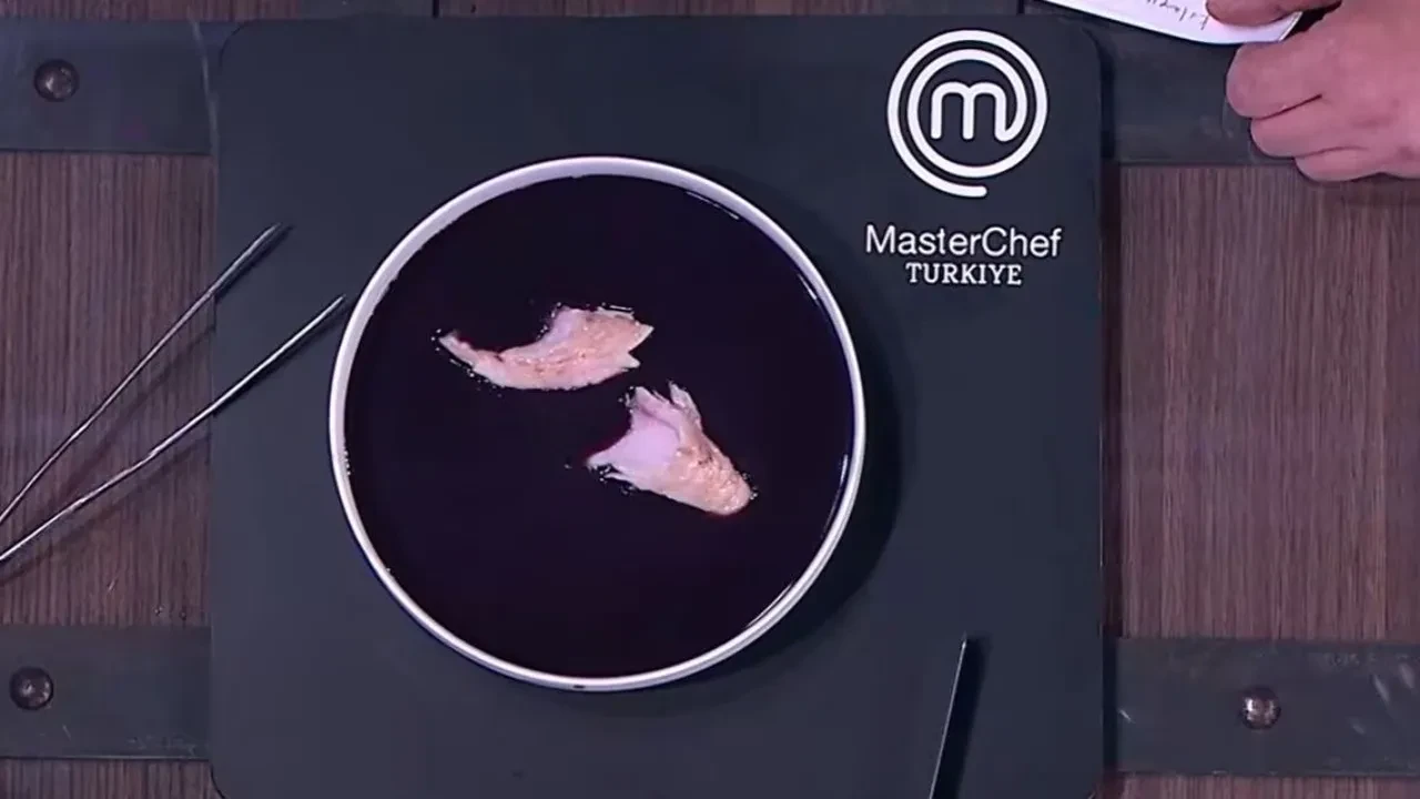 Adı bile ilgi çekiyor! Mehmet Şef'in kırlangıç yüzgeci çorbası meğer böyle yapılıyormuş