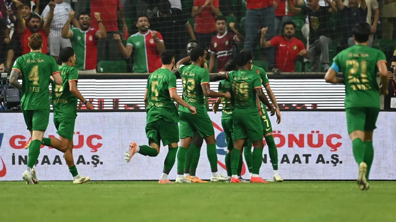Amedspor'dan 3 gollü başlangıç! Diyarbakır ekibi, Erzurumspor FK'yi mağlup etti