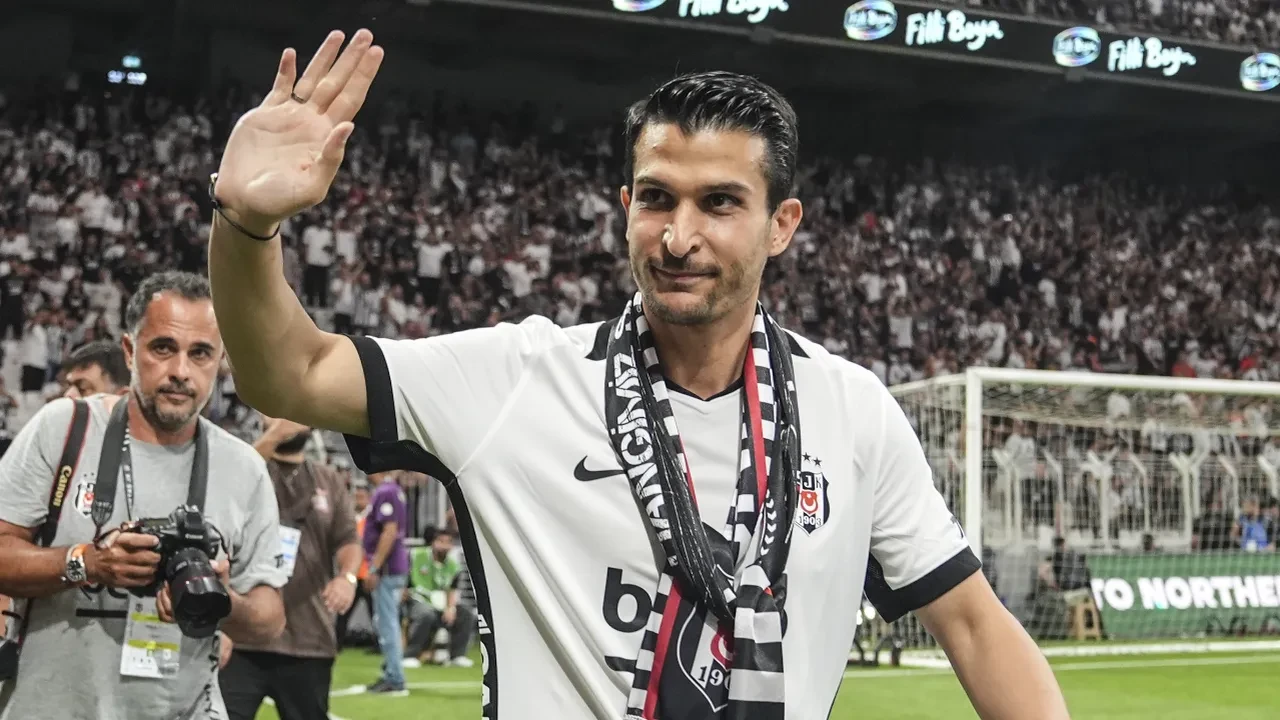 Beşiktaş'ta Necip Uysal'a veda edildi! 17 yıllık hikaye sona erdi
