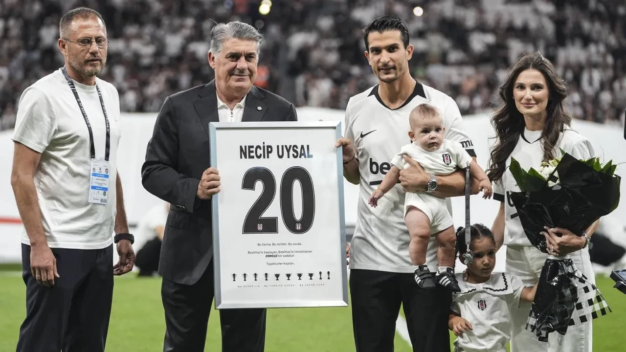 Beşiktaş'ta Necip Uysal'a veda edildi! 17 yıllık hikaye sona erdi