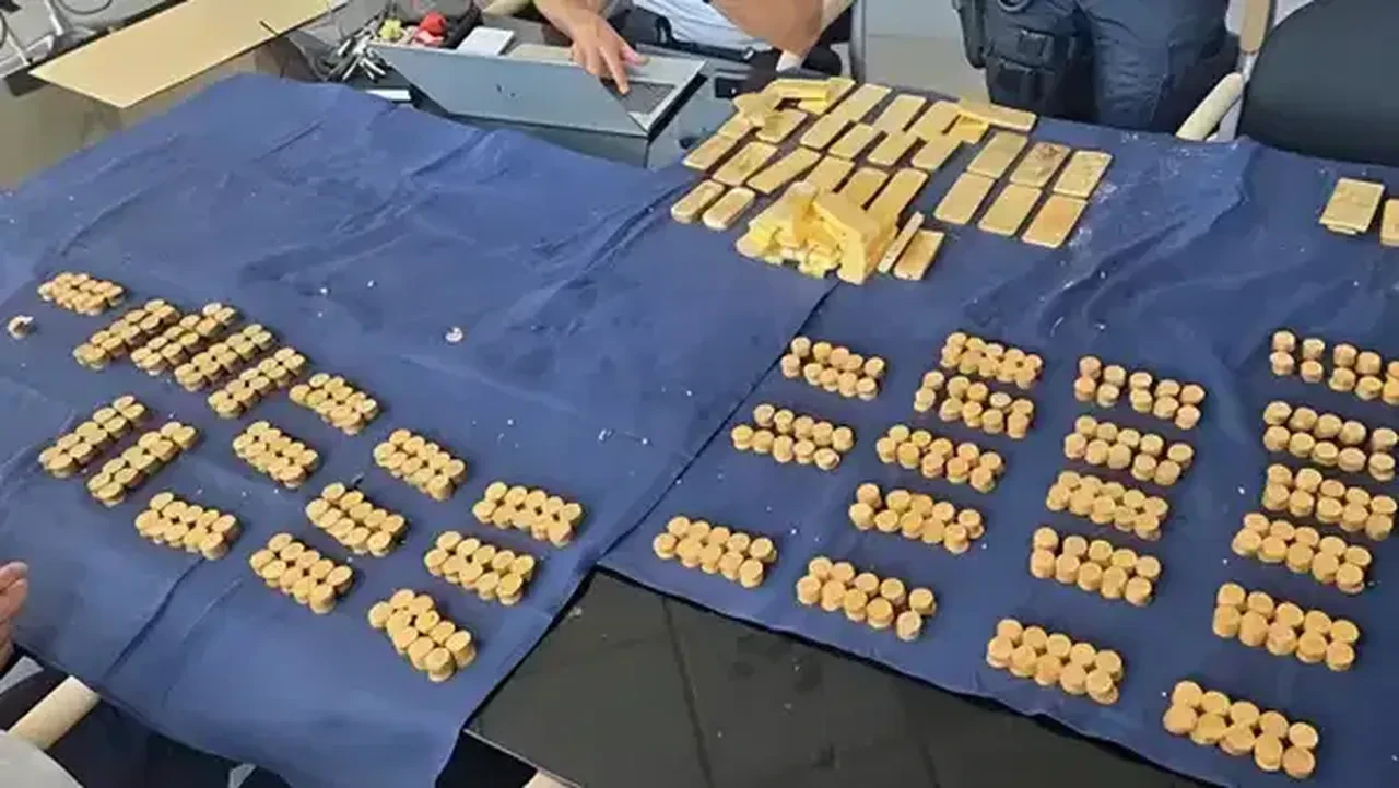 Duvarın arkasındaki dev altın definesi! Tadilat sırasında bulundu, herkes şaşkın