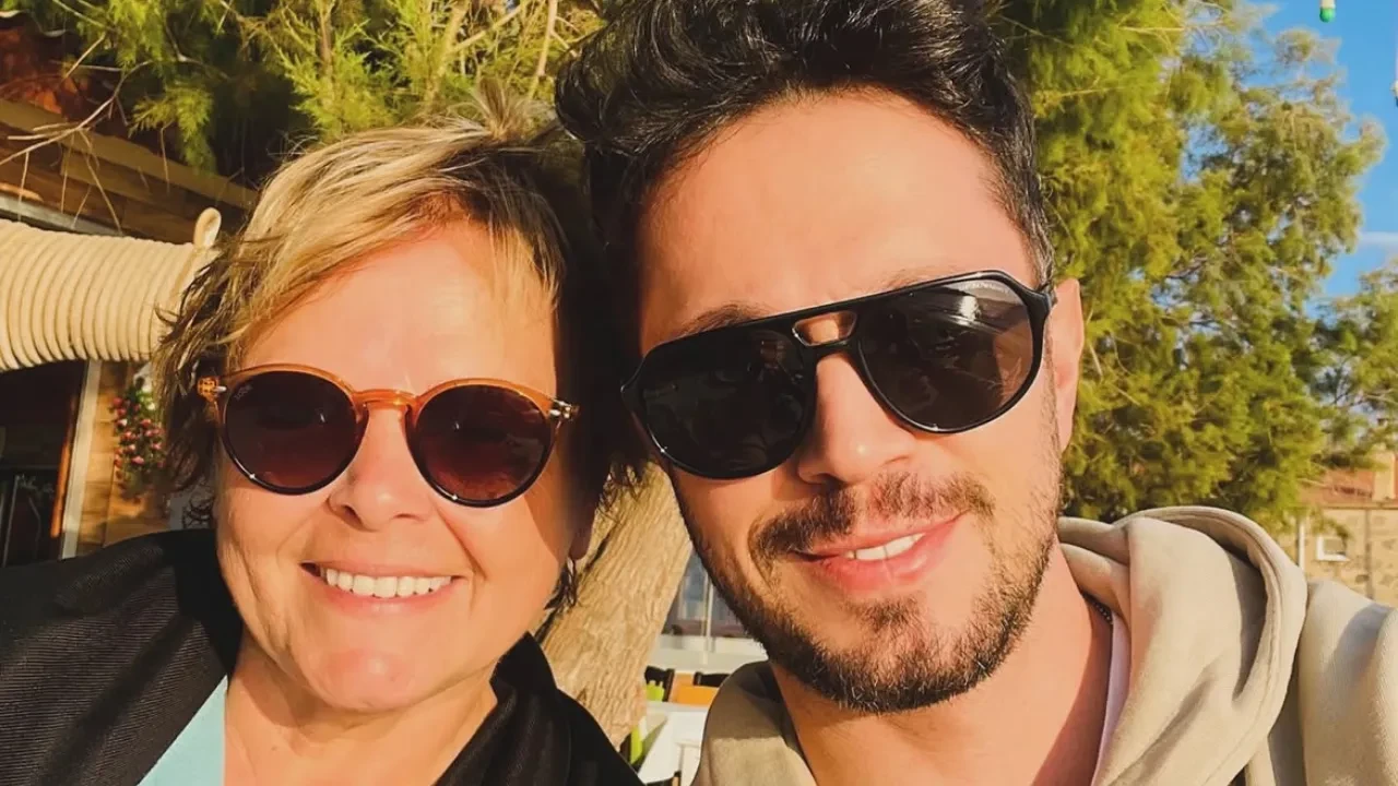 Murat Boz'dan aile ziyareti! Yeğenleriyle verdiği pozlar dikkat çekti