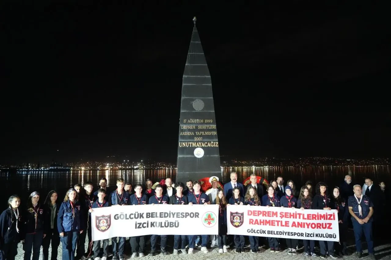 27 yıldır dinmeyen acı: 17 Ağustos Marmara Depremi'nde hayatını kaybedenler anıldı