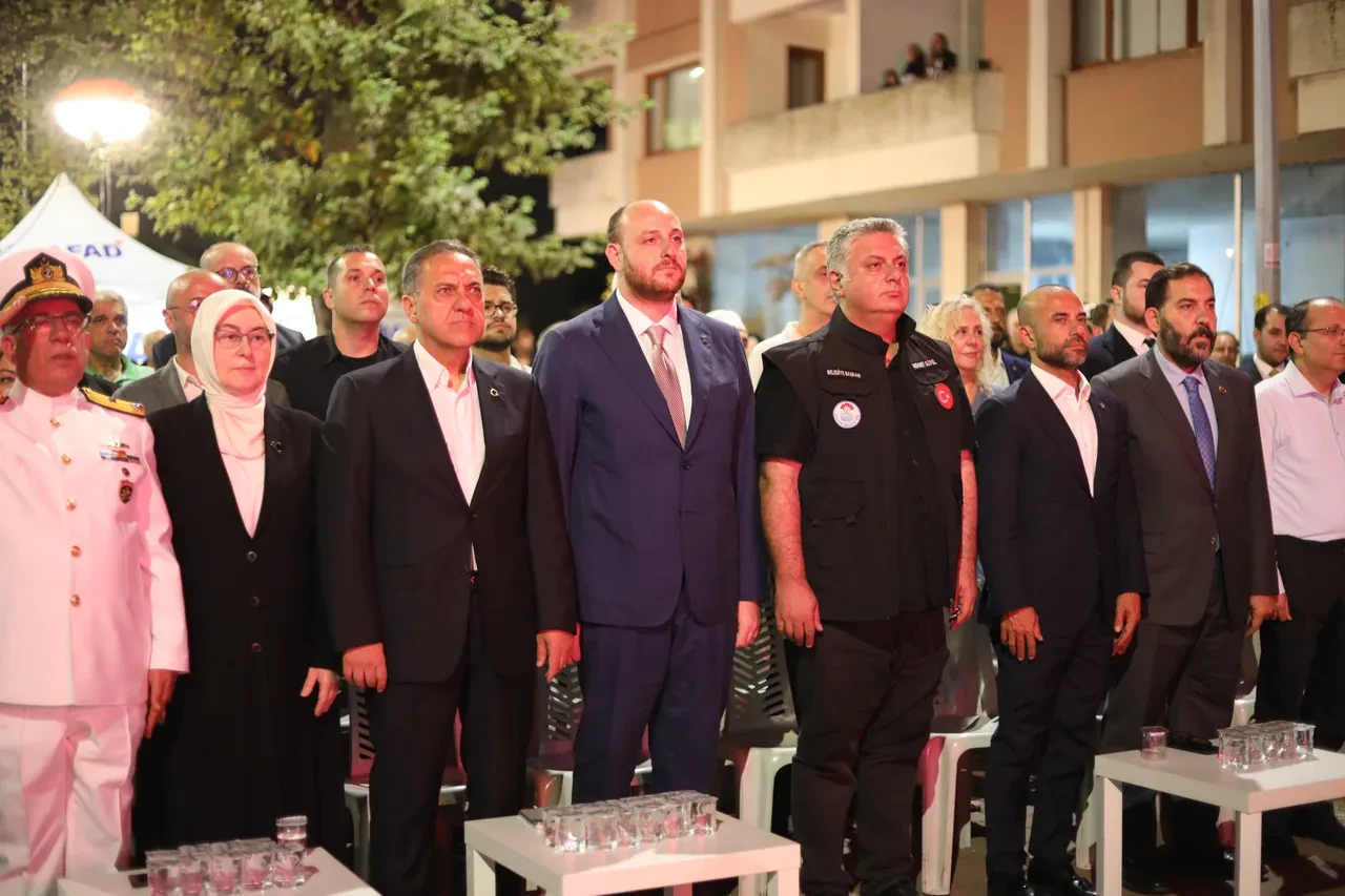 27 yıldır dinmeyen acı: 17 Ağustos Marmara Depremi'nde hayatını kaybedenler anıldı