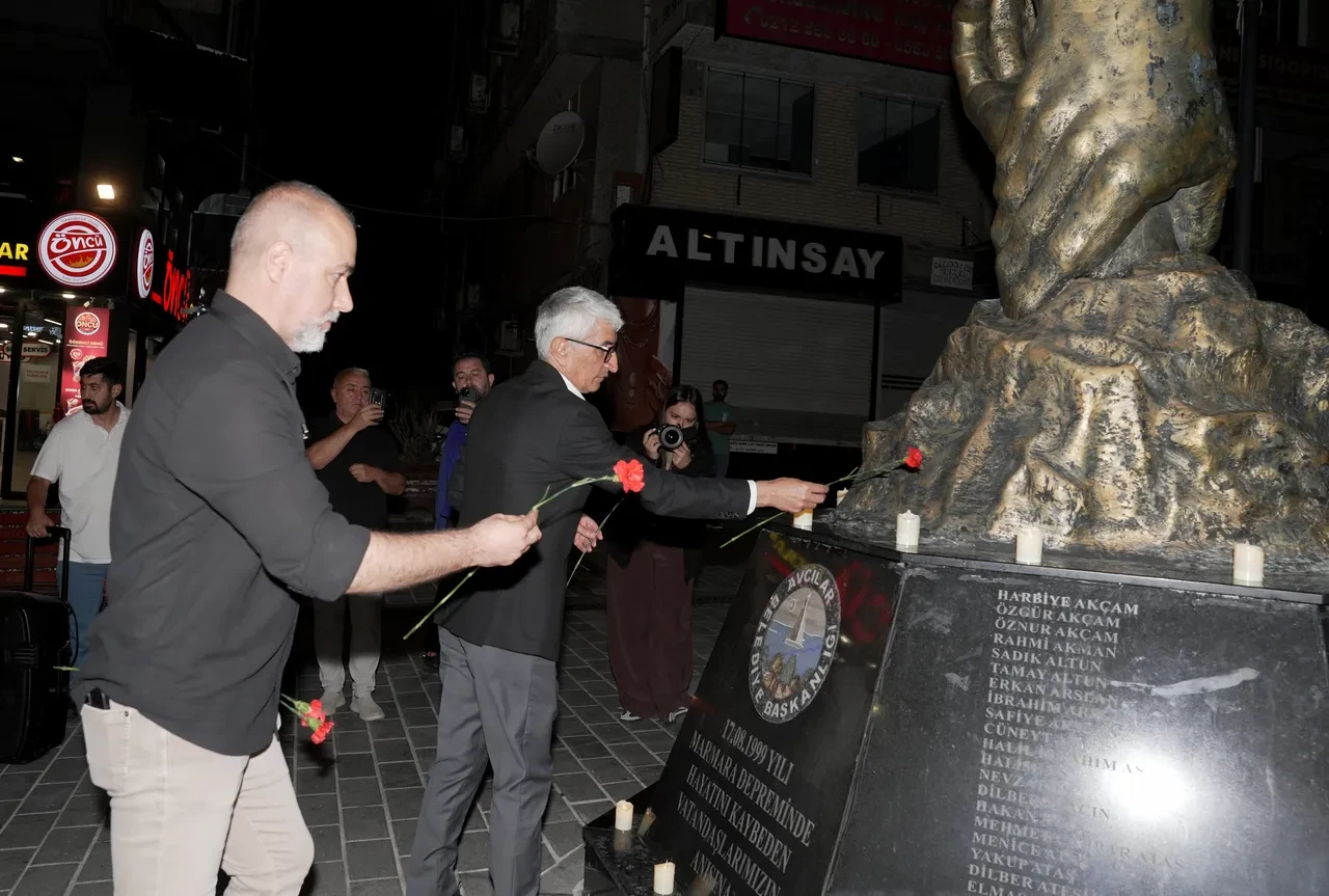 27 yıldır dinmeyen acı: 17 Ağustos Marmara Depremi'nde hayatını kaybedenler anıldı