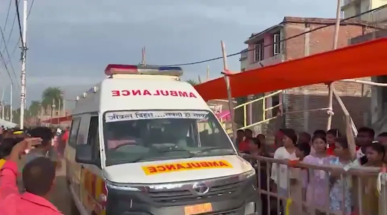 Birbirlerini ezdiler, 7 kişi öldü! Hindistan'da izdiham faciası