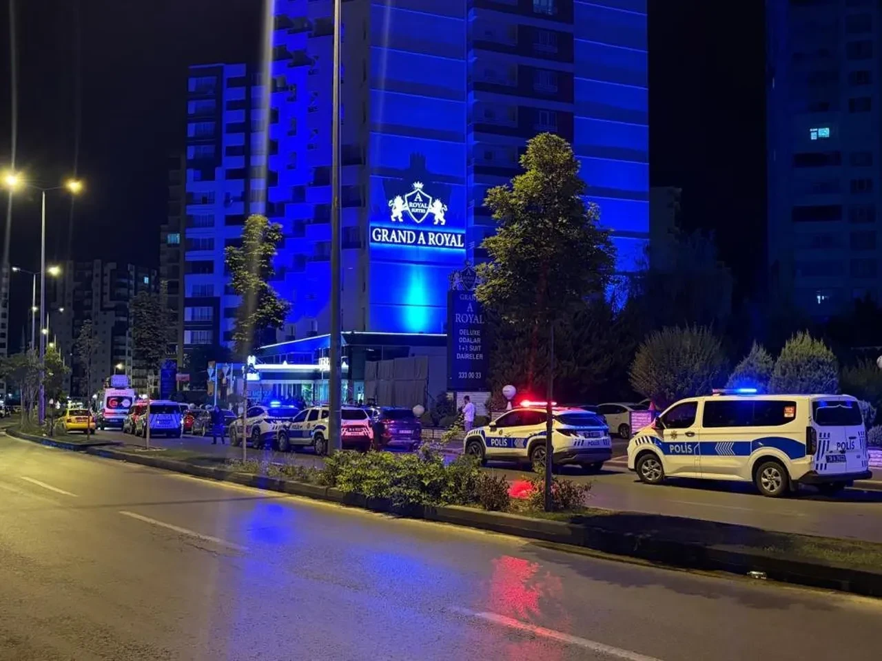 Genç kadını defalarca bıçaklayıp, aşağı attı! Cani adamın çektiği video kan dondurdu