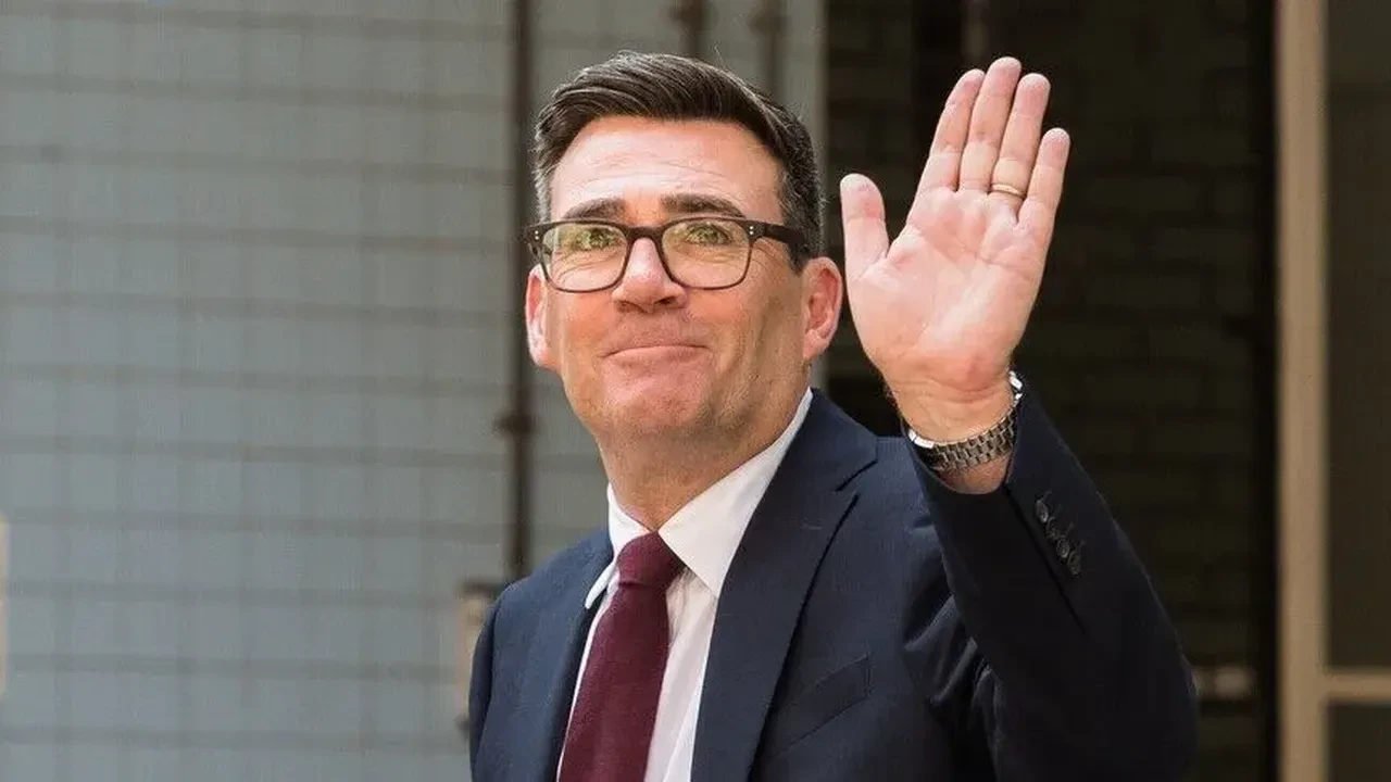 İngiltere Başbakanı Andy Burnham tuzağa düştü! Trump'ın danışmanıyla mesajlaştığını zannetti