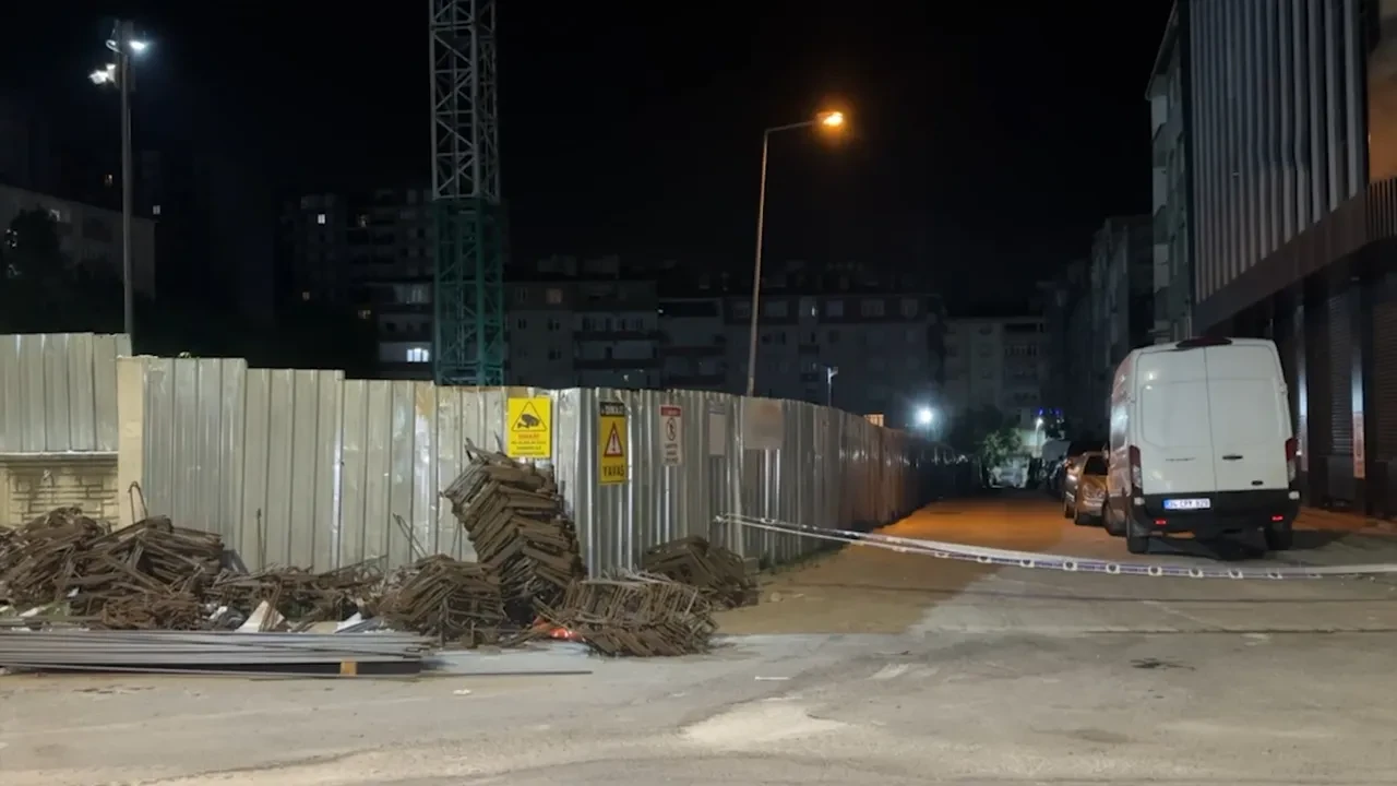 İstanbul'da korkutan görüntü: Yol çatladı, sokak kapatıldı