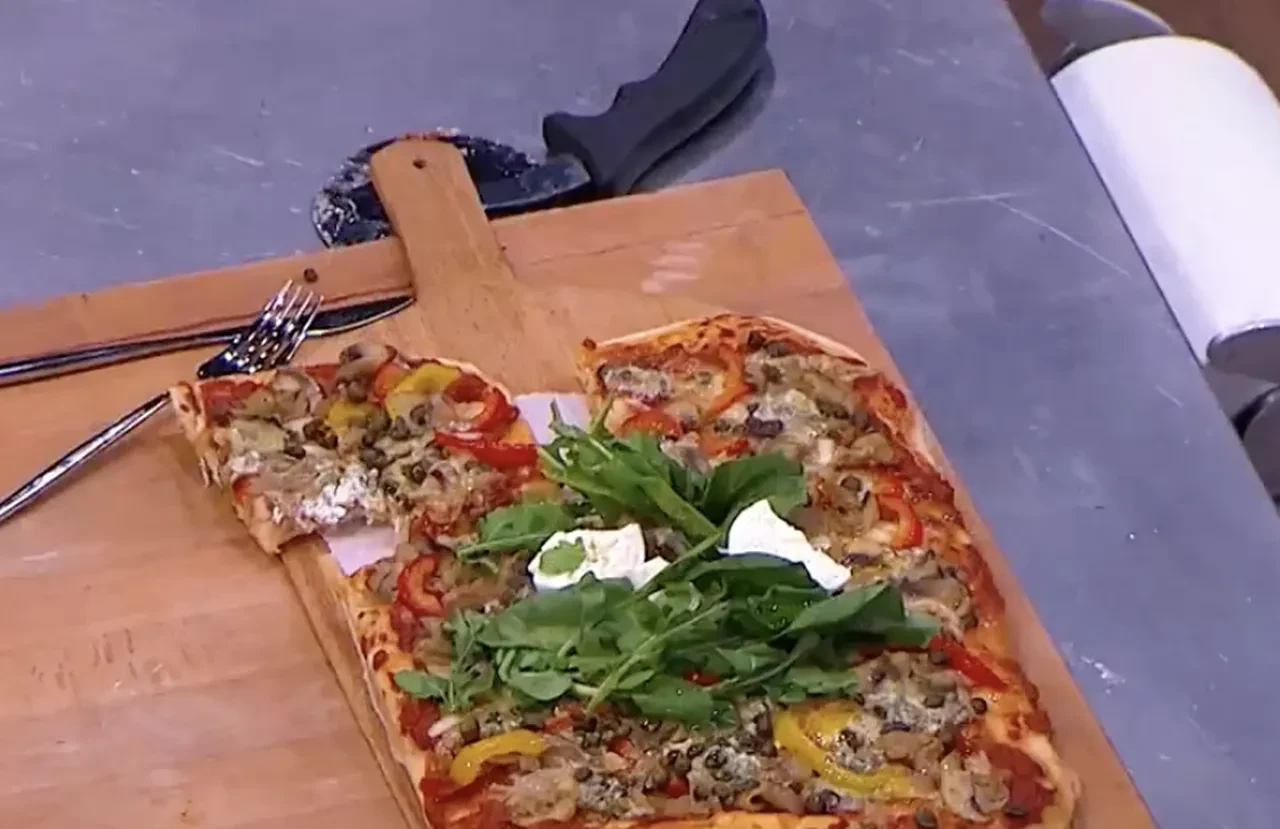 Masterchef’te Tepsi Pizza viral oldu: Ünlü aşçının tarifi ile Tepsi Pizza yapılışı