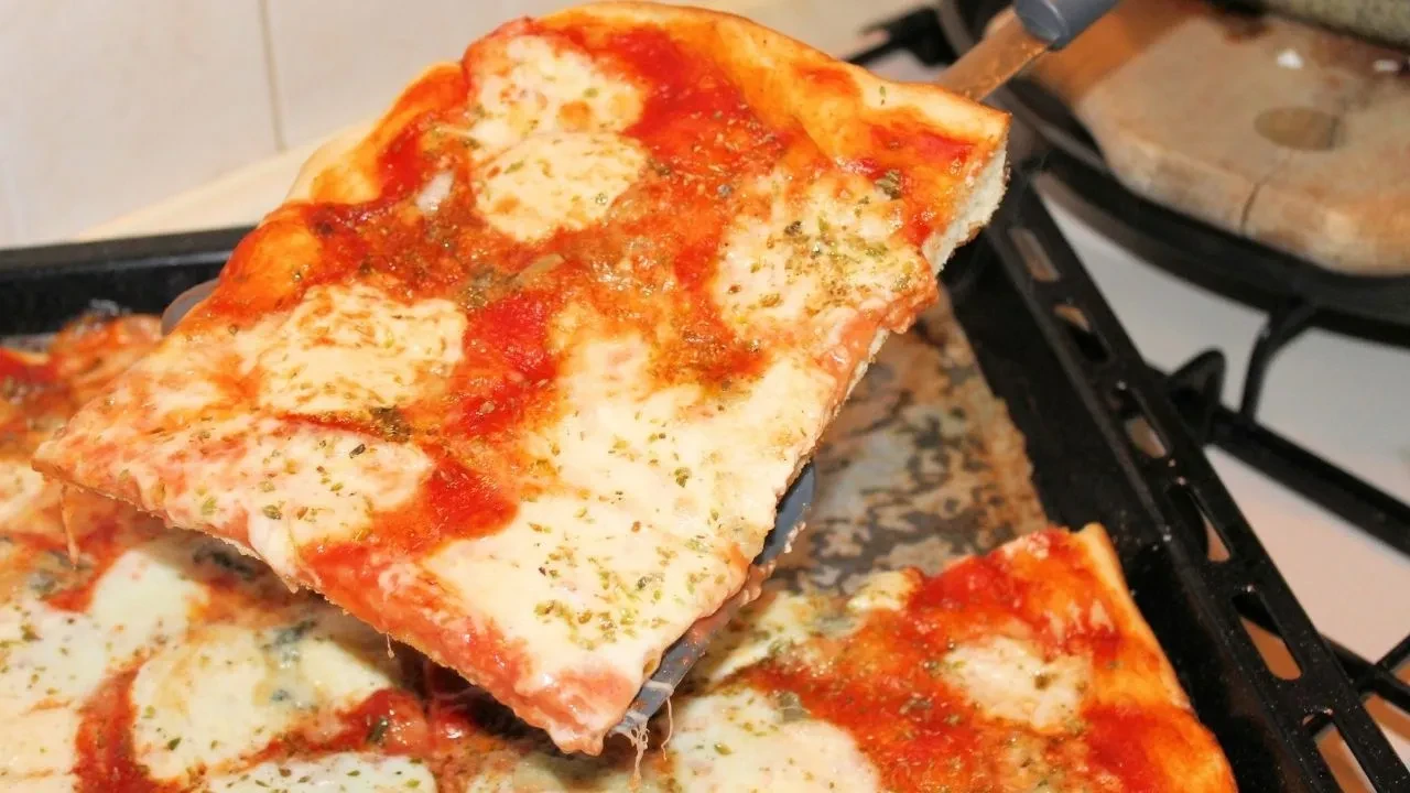 Masterchef’te Tepsi Pizza viral oldu: Ünlü aşçının tarifi ile Tepsi Pizza yapılışı