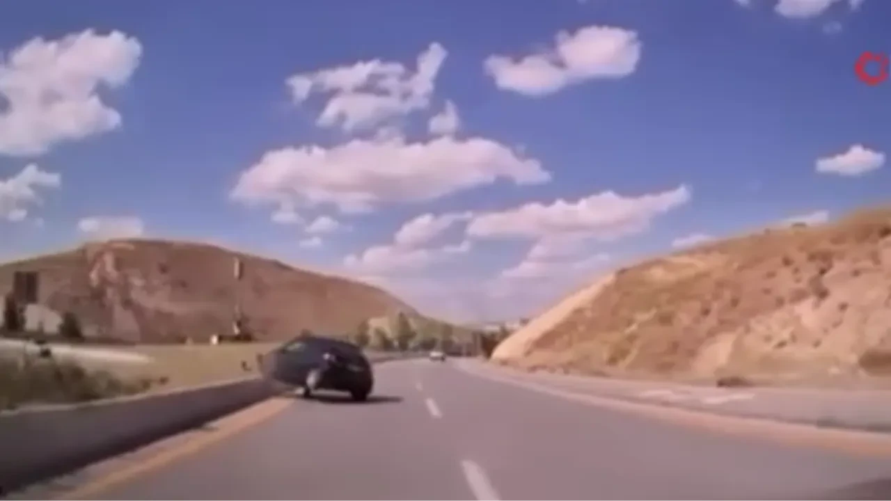 Zincirleme kazadan kıl payı kurtuldu! O anlar kamerada