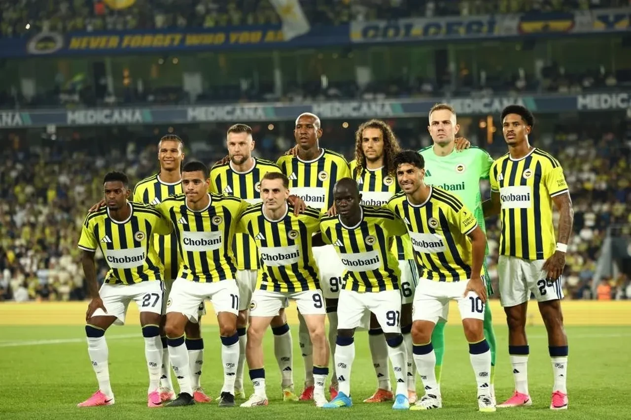 Fenerbahçe Lyon maçı hangi kanalda? Şifresiz izlemek için frekans ayarları!