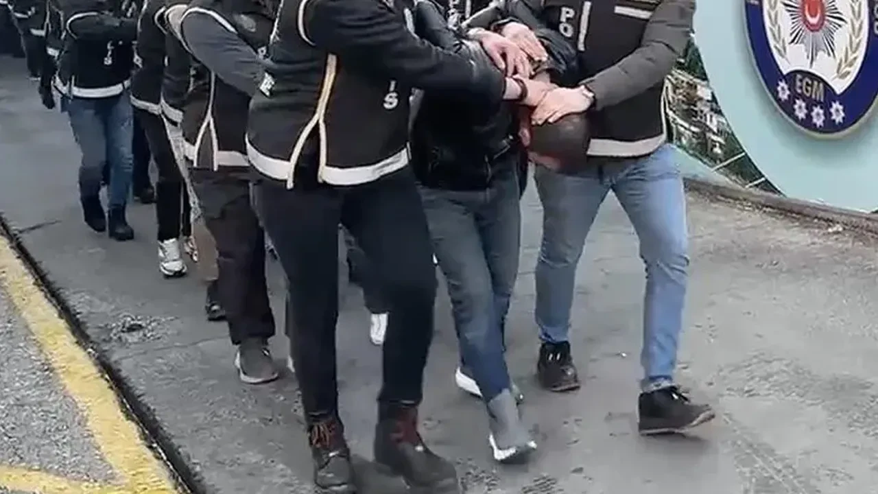 Fuhuş çetesine eş zamanlı operasyon! 3 kadın kurtarıldı, 4 tutuklama var