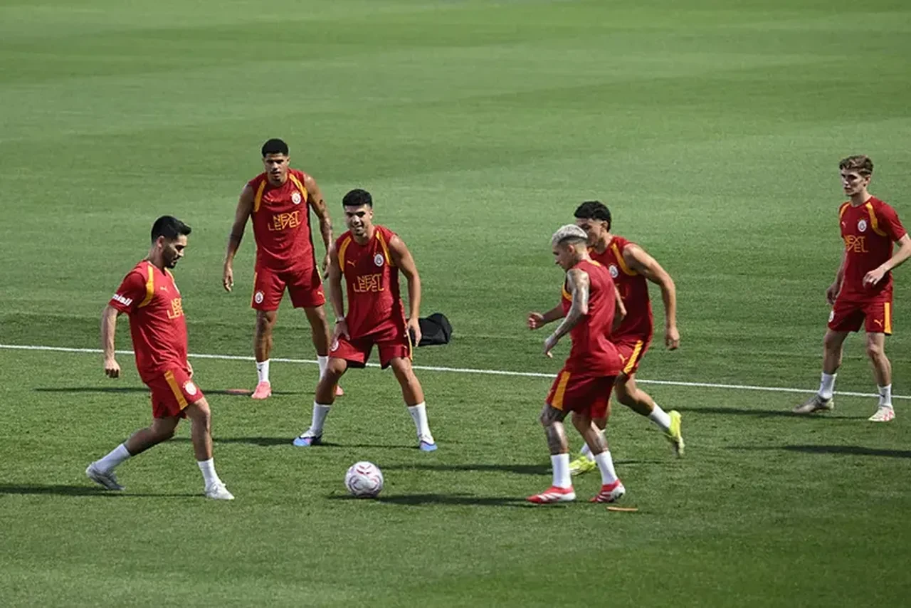 Galatasaray'da 3 ayrılık birden! Avrupa'nın devleri devreye girdi: Son kararı Okan Buruk verecek