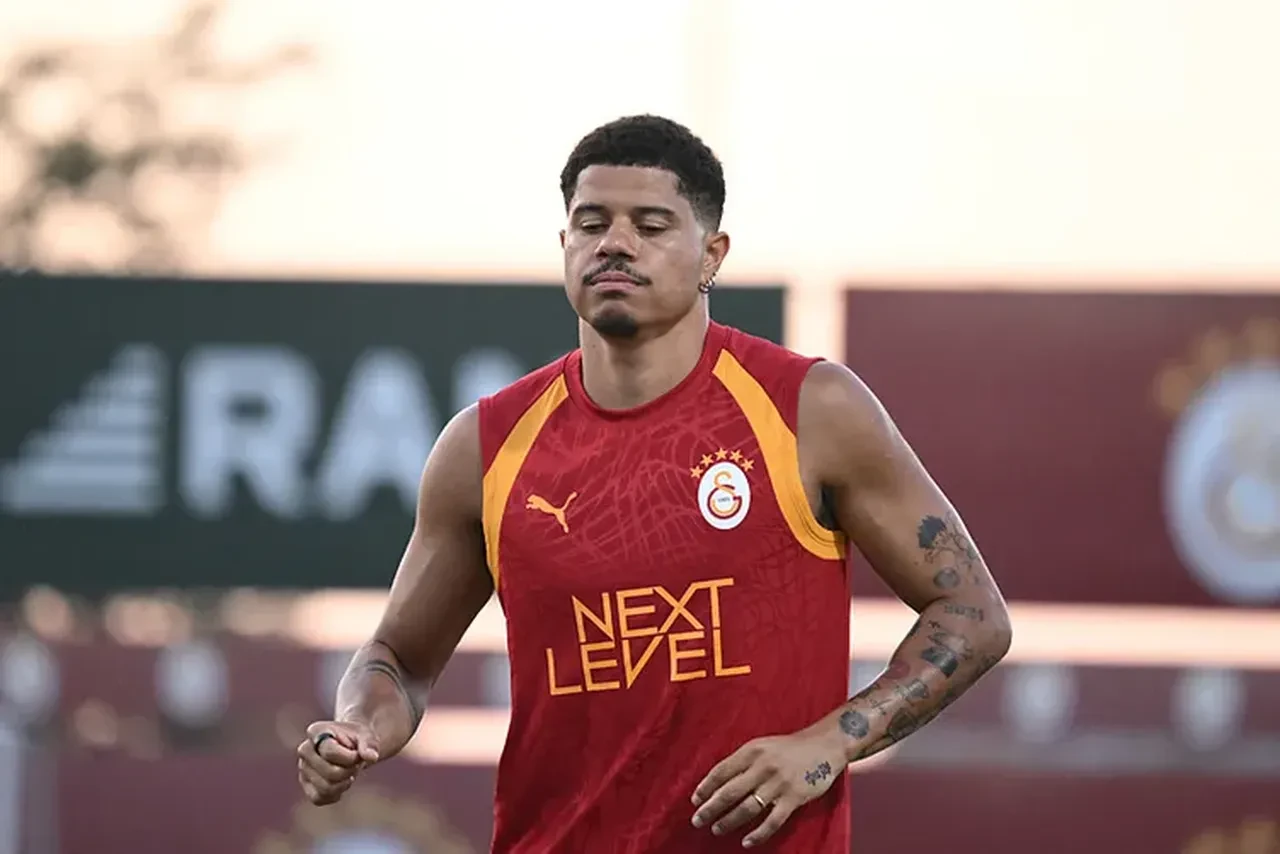 Galatasaray'da 3 ayrılık birden! Avrupa'nın devleri devreye girdi: Son kararı Okan Buruk verecek