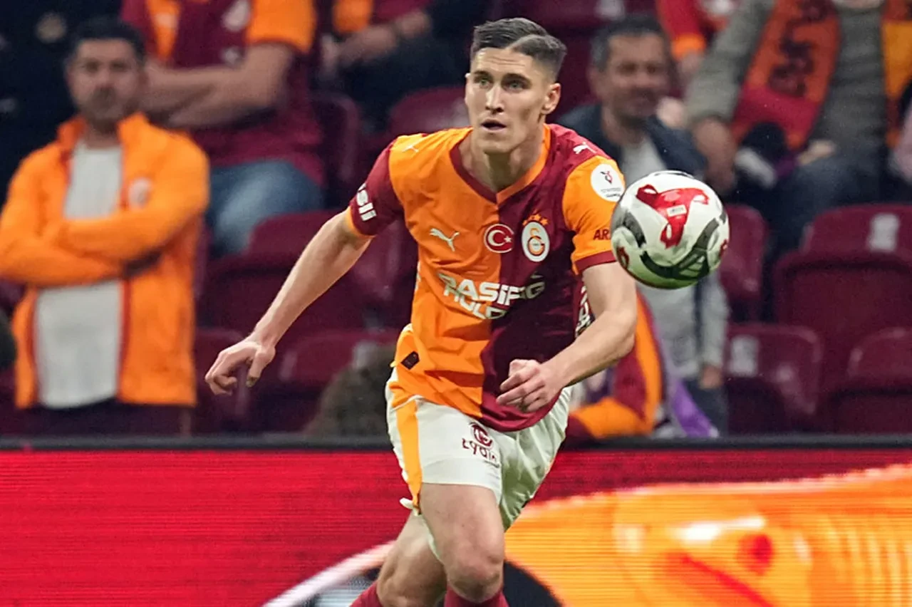 Galatasaray'da 3 ayrılık birden! Avrupa'nın devleri devreye girdi: Son kararı Okan Buruk verecek