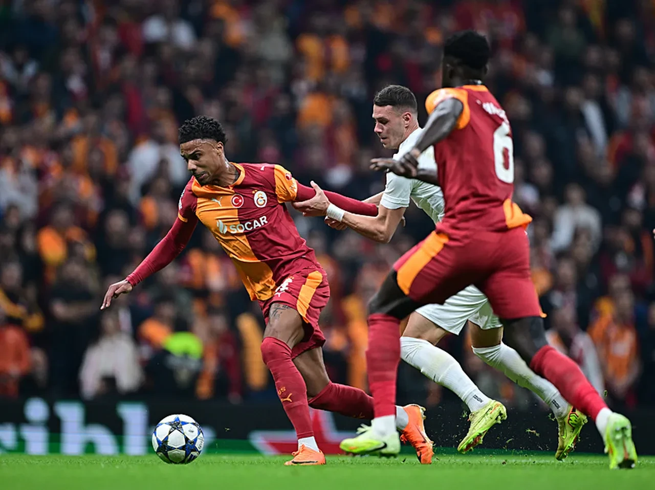 Galatasaray'da 3 ayrılık birden! Avrupa'nın devleri devreye girdi: Son kararı Okan Buruk verecek