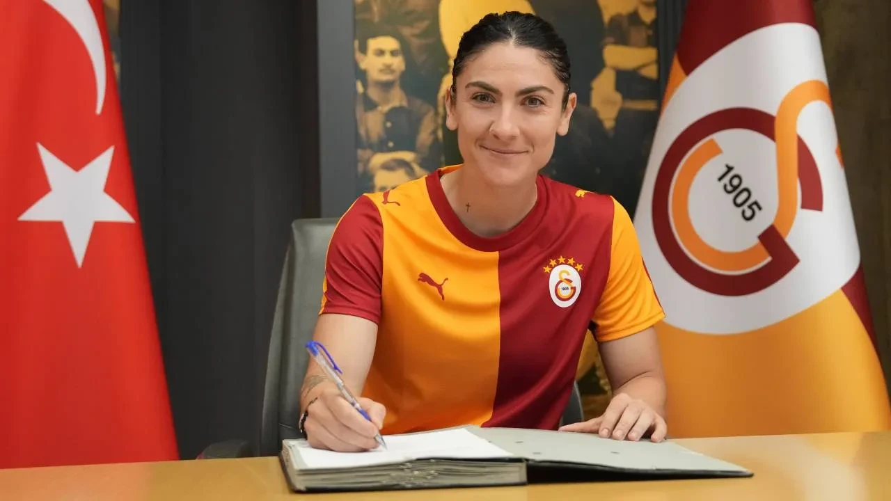 Galatasaray'dan üst üste 2 transfer! Sarı-kırmızılılar, yeni oyuncularını açıkladı