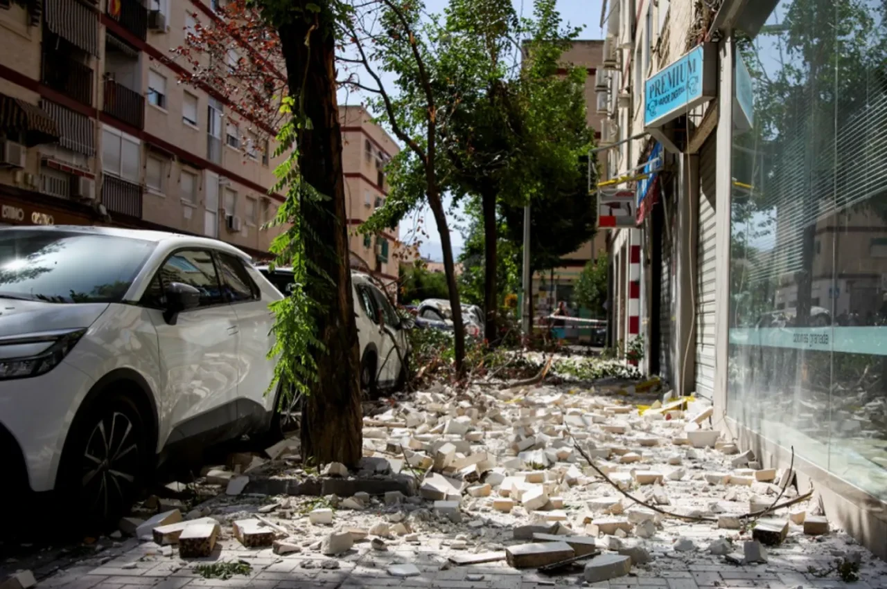 İspanya'nın turistik şehri depremle sarsıldı: Yaralılar var, sokaklar savaş alanına döndü