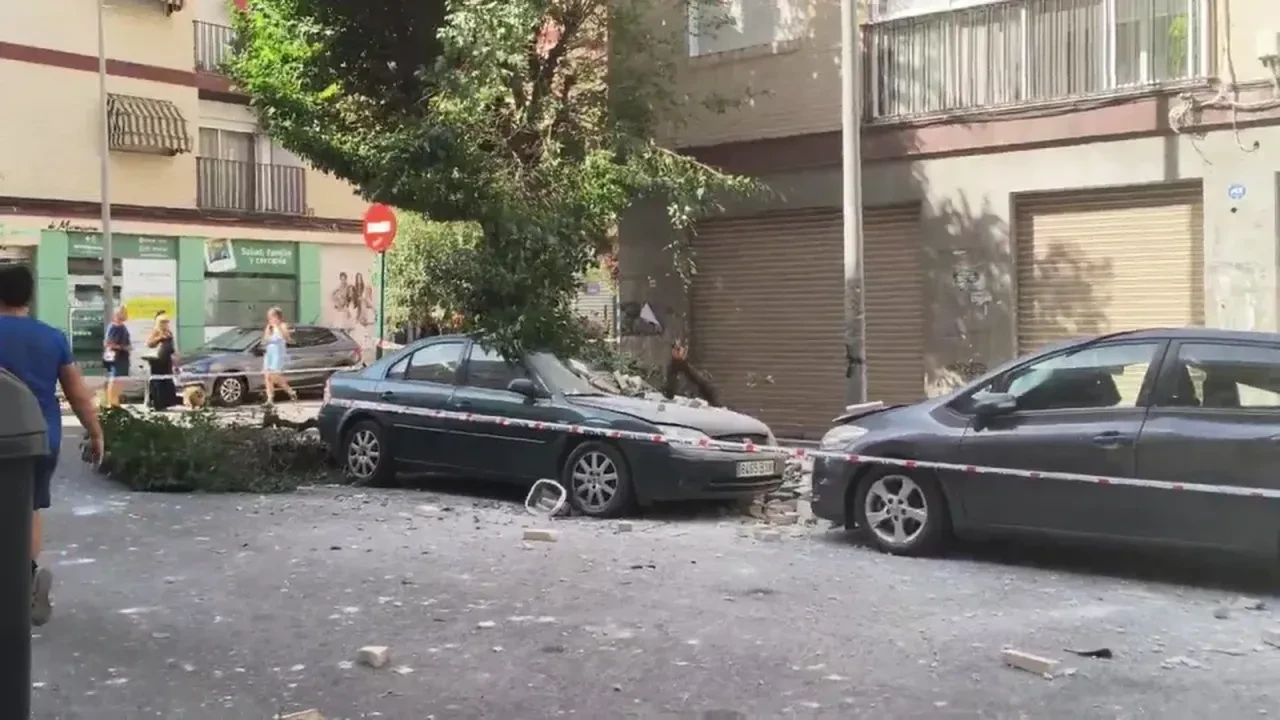 İspanya'nın turistik şehri depremle sarsıldı: Yaralılar var, sokaklar savaş alanına döndü