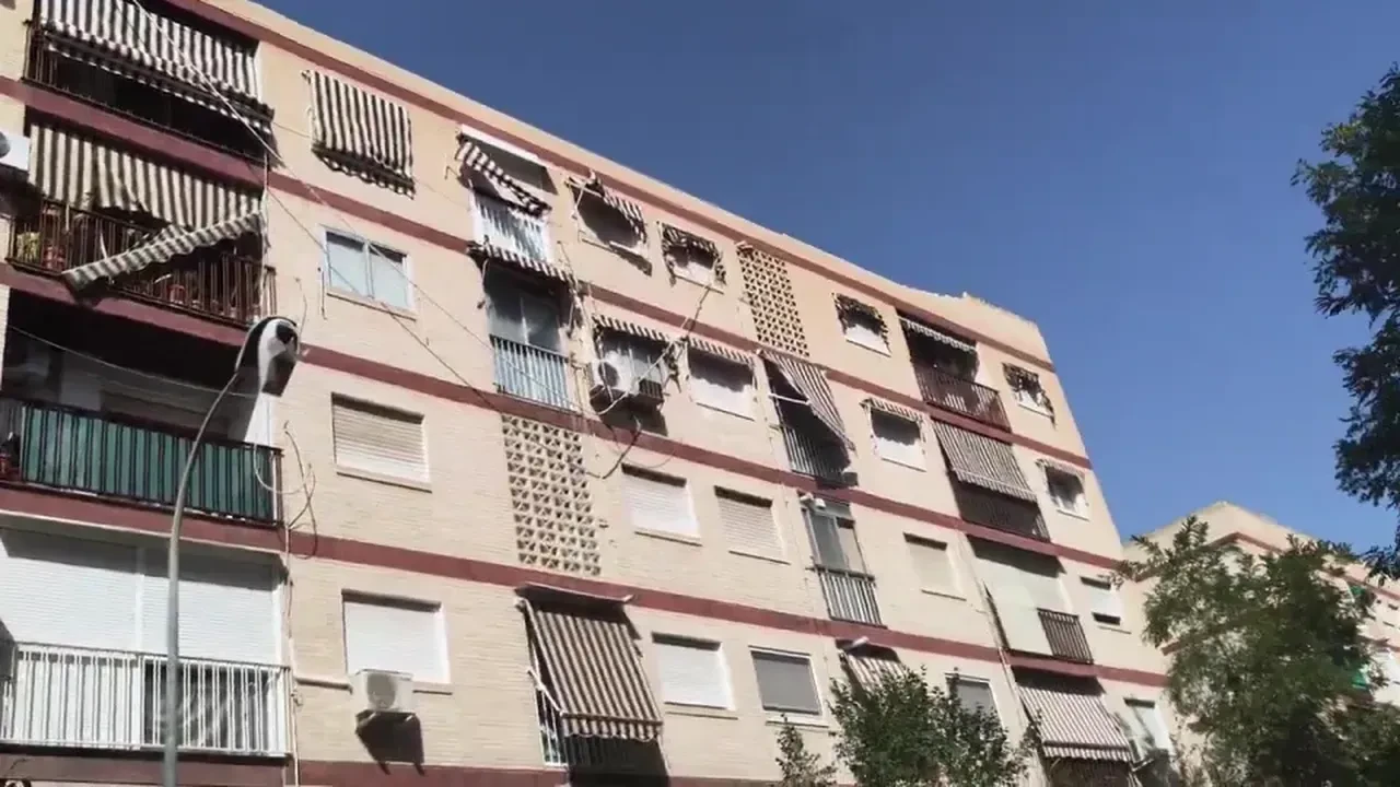 İspanya'nın turistik şehri depremle sarsıldı: Yaralılar var, sokaklar savaş alanına döndü