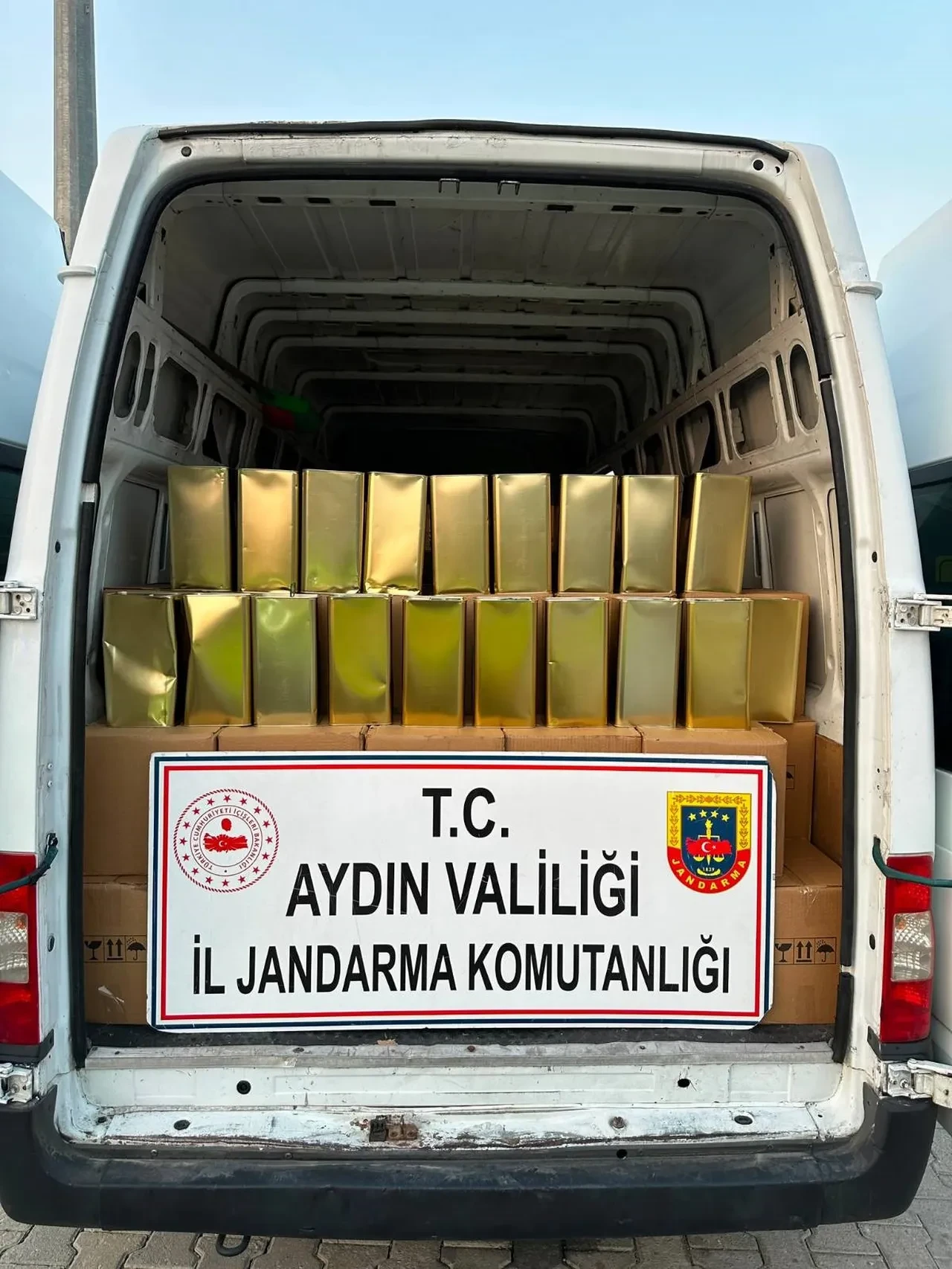 Aydın’da dev sahte gıda operasyonu: Yaklaşık 5 bin litre taklit zeytinyağını piyasaya süreceklerdi